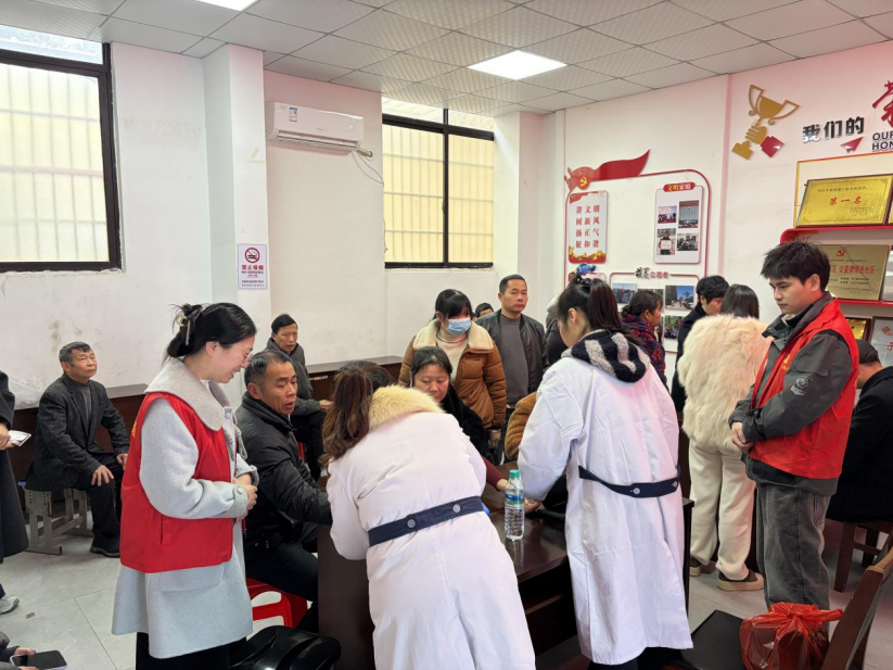 這場(chǎng)“家門(mén)口”的便民服務(wù)，讓居民直呼“太貼心”